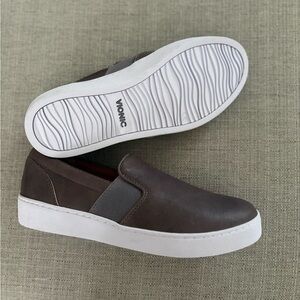 Vionic Women’s Gray Slip-On Flats Sneakers